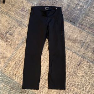 Size M 3/4 length Nike leggings with side pocket